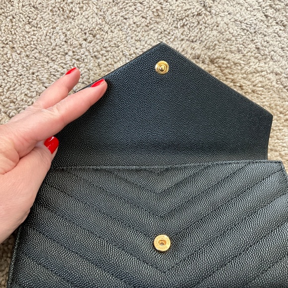 CASSANDRE MATELASSÉ LARGE FLAP WALLET IN GRAIN DE POUDRE EMBOSSED LEATHER - Picture 5 of 9